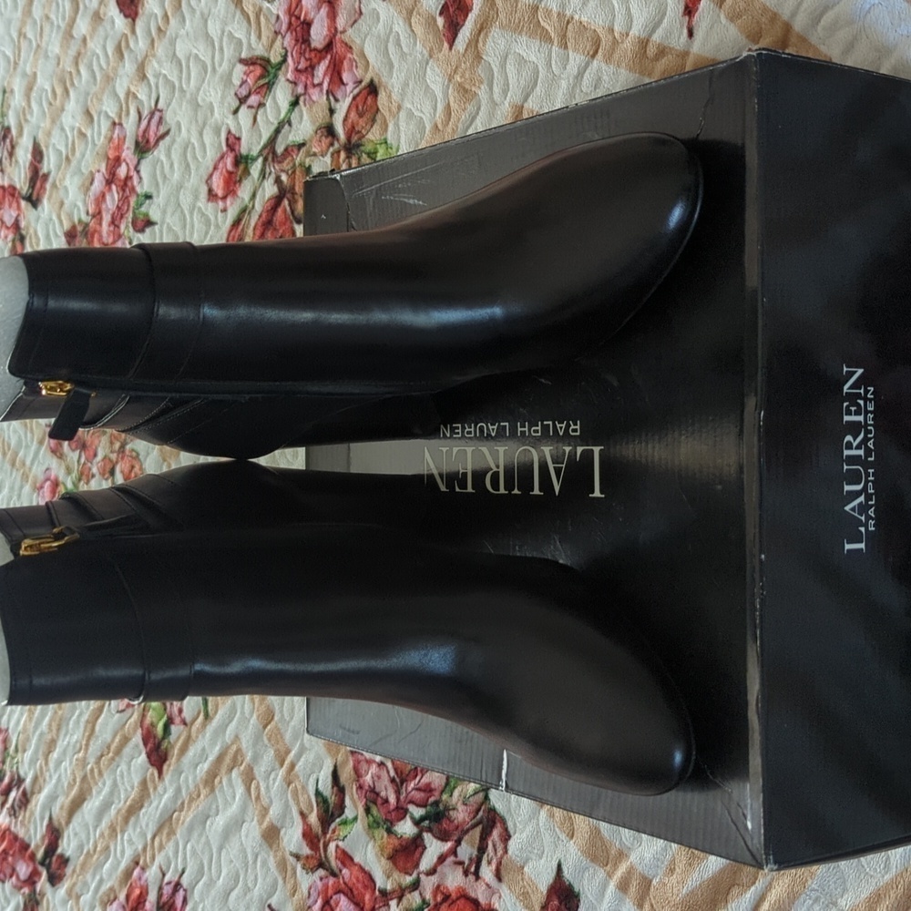 Lauren Ralph Lauren Women's ankle-length boot heels. - Picture 5 of 9